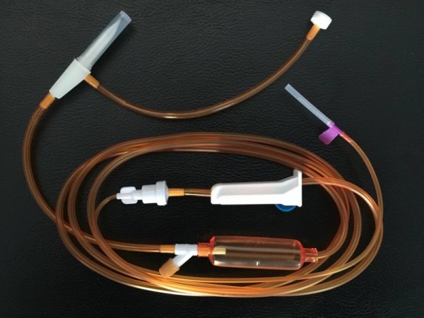 一次性使用避光输液器 带针